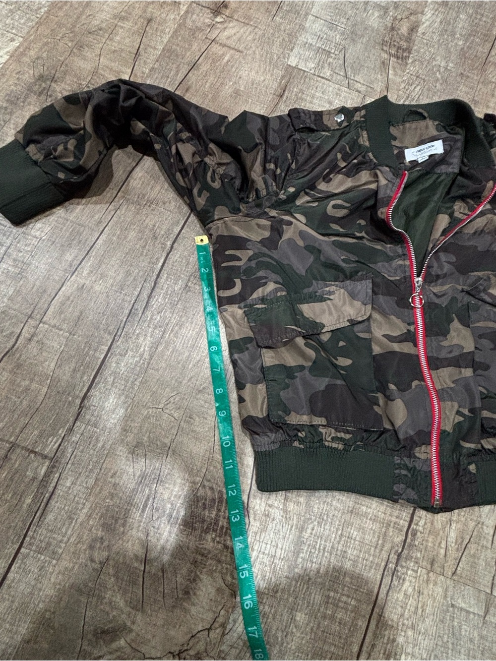 Women’s Green Camo Bomber Jacket with Red Zipper Size Medium - Picture 4 of 12